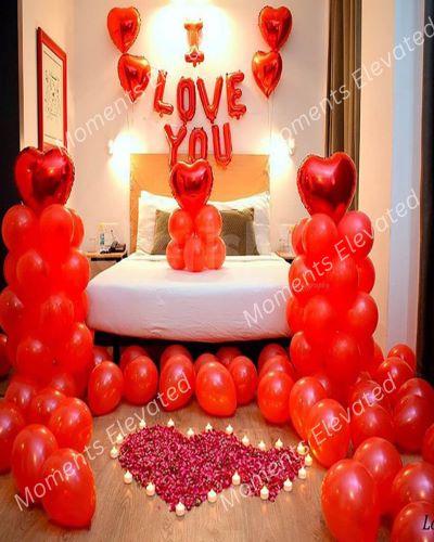 Romantic-Decor-of-Red-Balloons-and-Candle